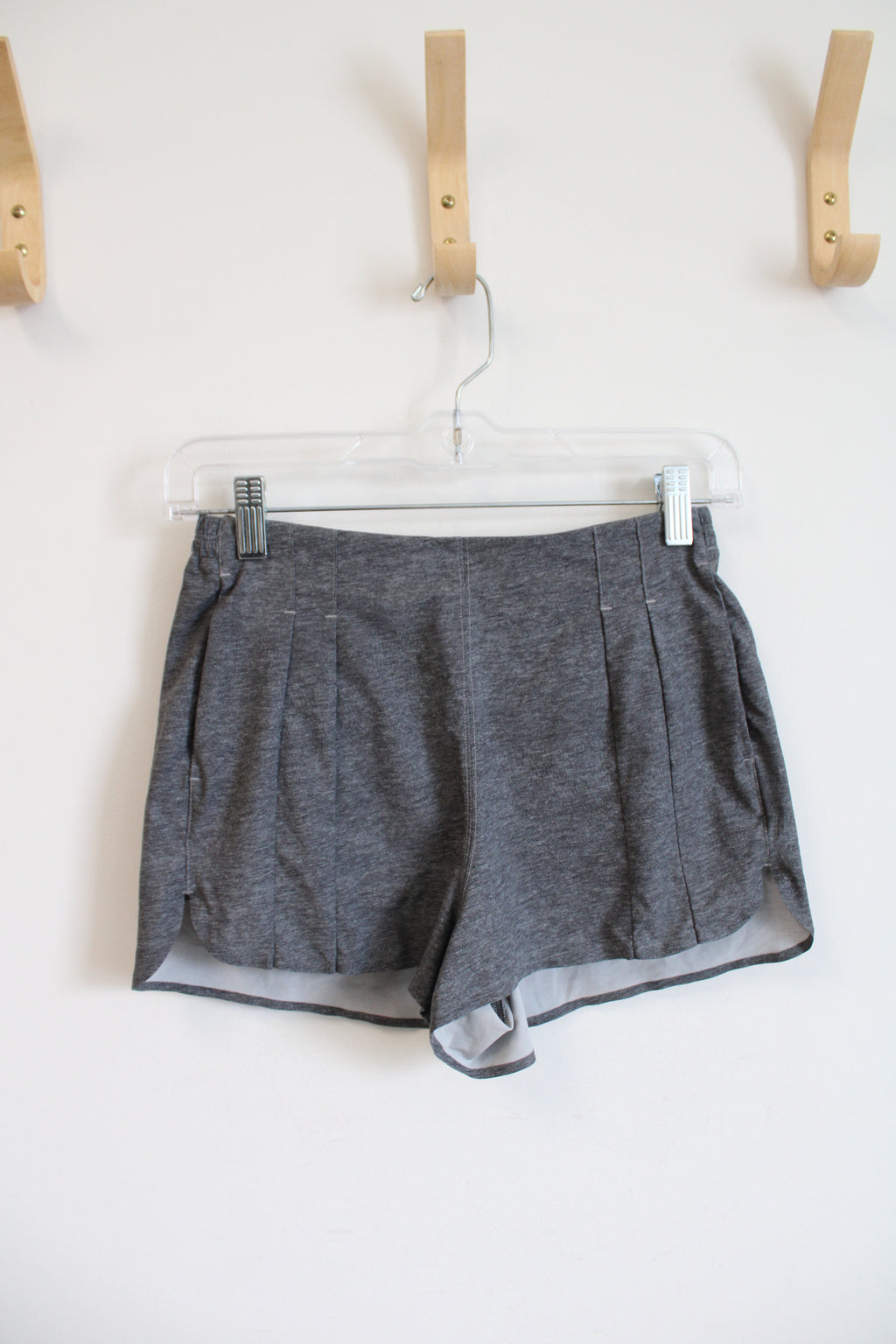Lululemon Go Endeavor Pleated Gray Athletic Shorts | 4