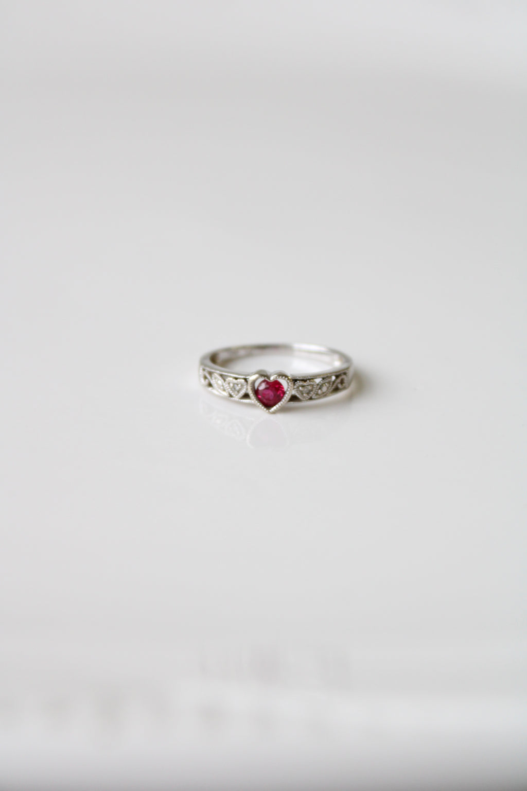 10K White Gold Pink Stone Heart Ring | Size 6.5