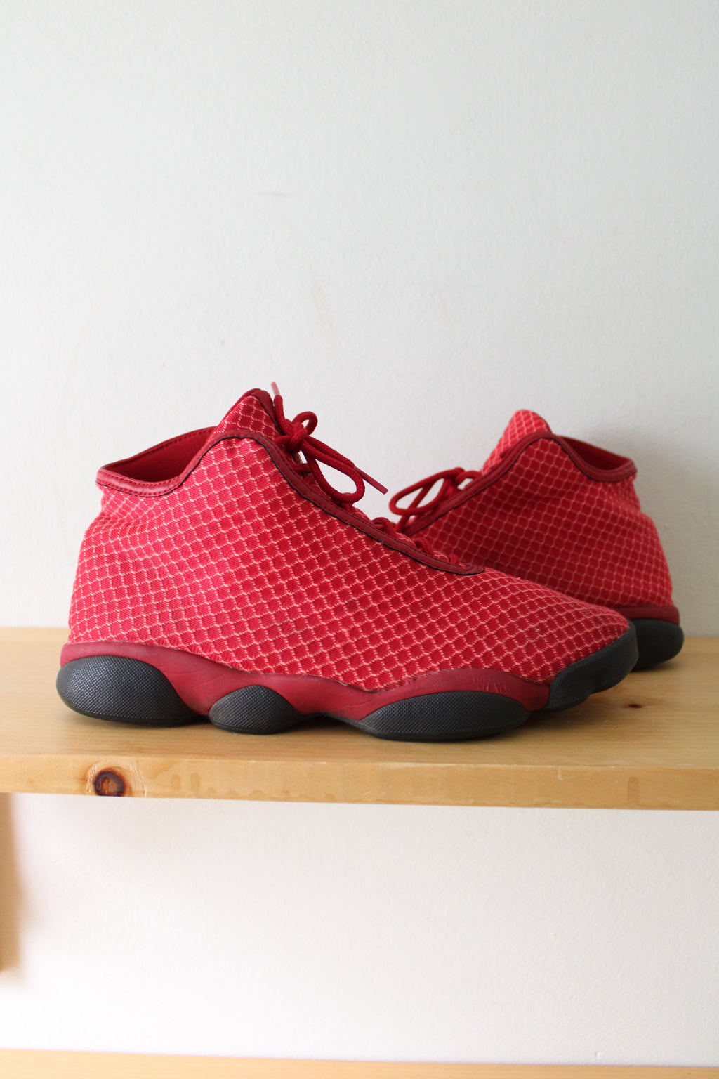 Air Jordan Horizon Gym Red Sneakers | Size 9.5