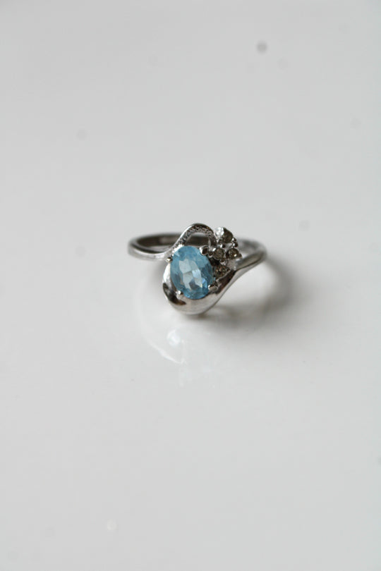 14K White Gold Blue Topaz Oval Stone Ring | Size 8
