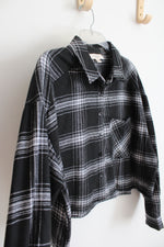 No Frills Black & White Plaid Cropped Button Down Top | L