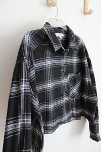 No Frills Black & White Plaid Cropped Button Down Top | L