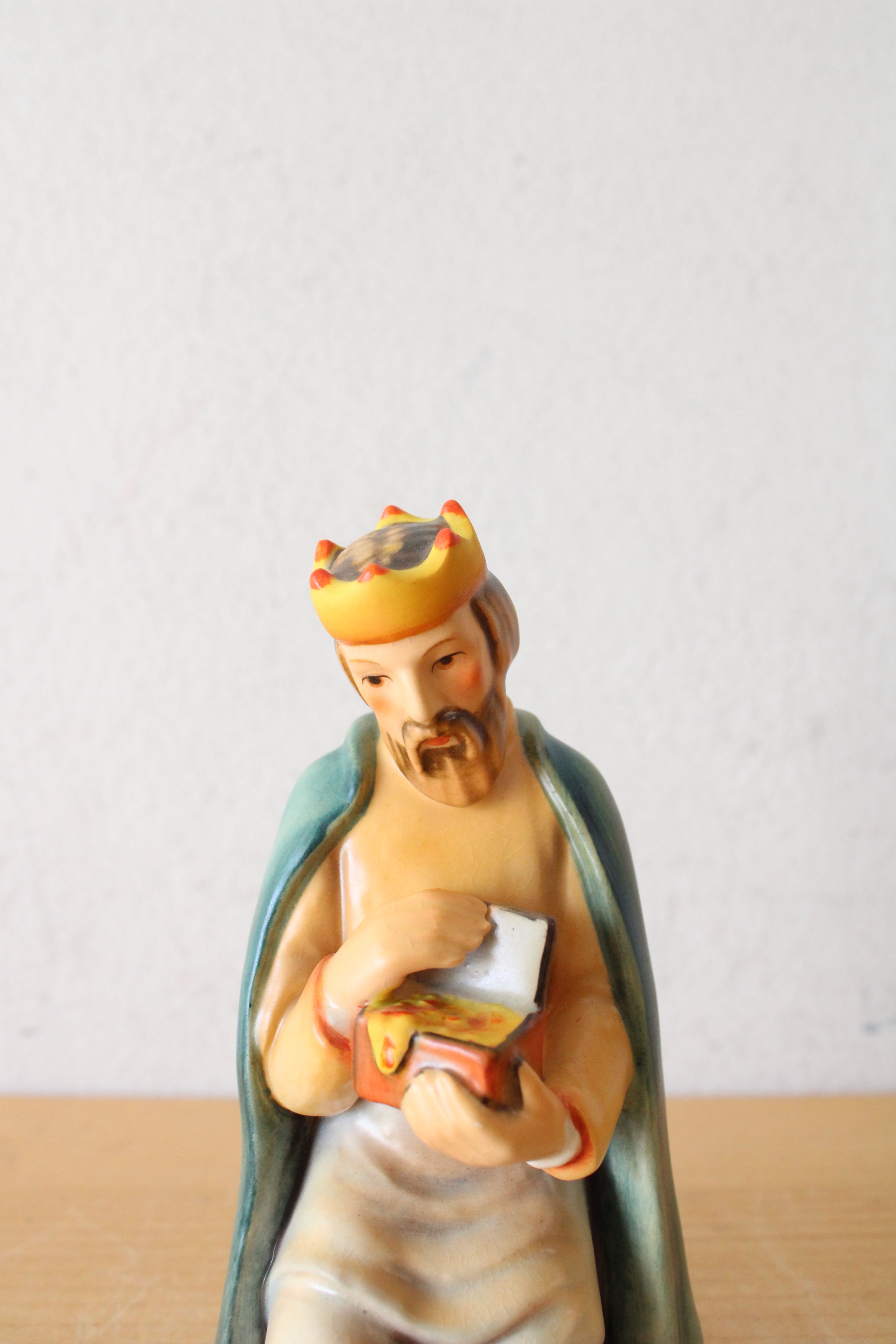 Goebel Hummel Nativity Wiseman Ceramic Figurine