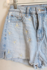 American Eagle Daisy Embroidered Mom Short | 00