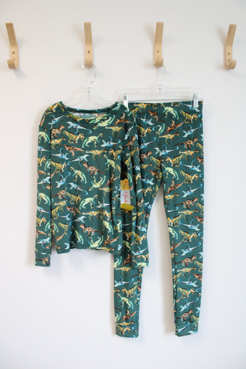 NEW Cat & Jack Green Dinosaur Soft Fuzzy Pajama Set | Youth 10
