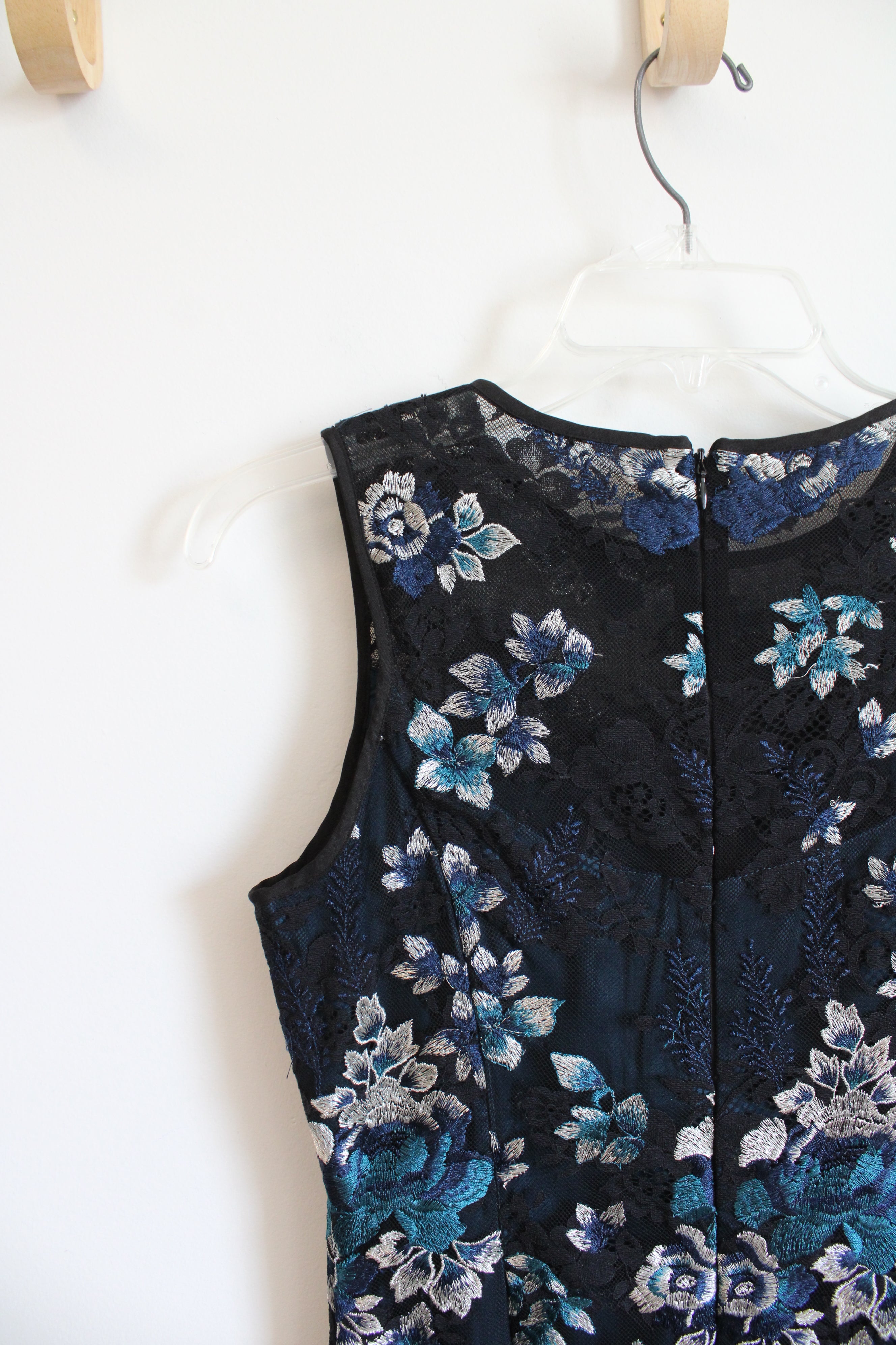 White House Black Market Black Blue & Gray Floral Embroidered Dress | 0 White House Black Market Black Blue & Gray Floral Embroidered Dress | 0