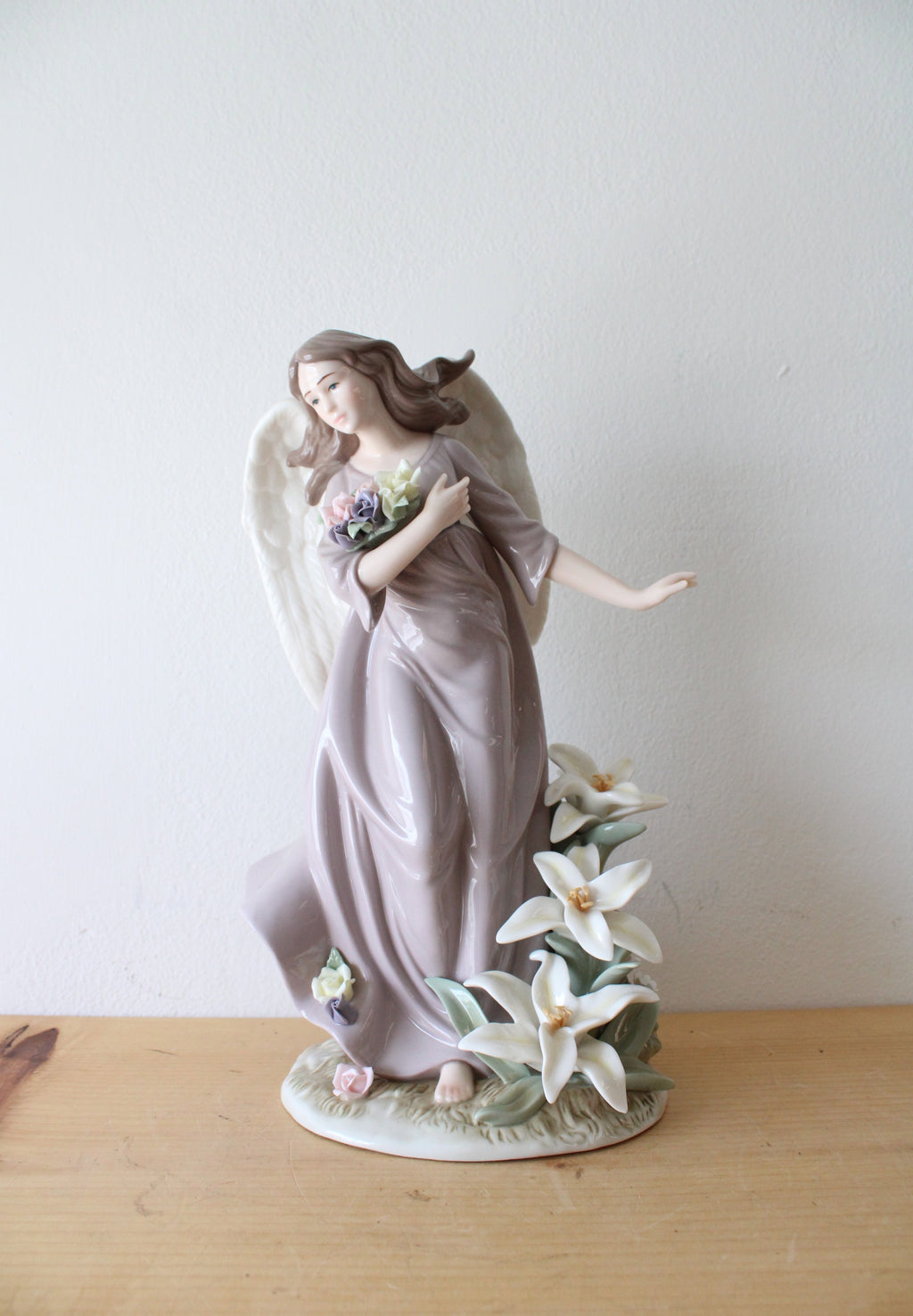 Grandeur Noel Angel Porcelain Figurine
