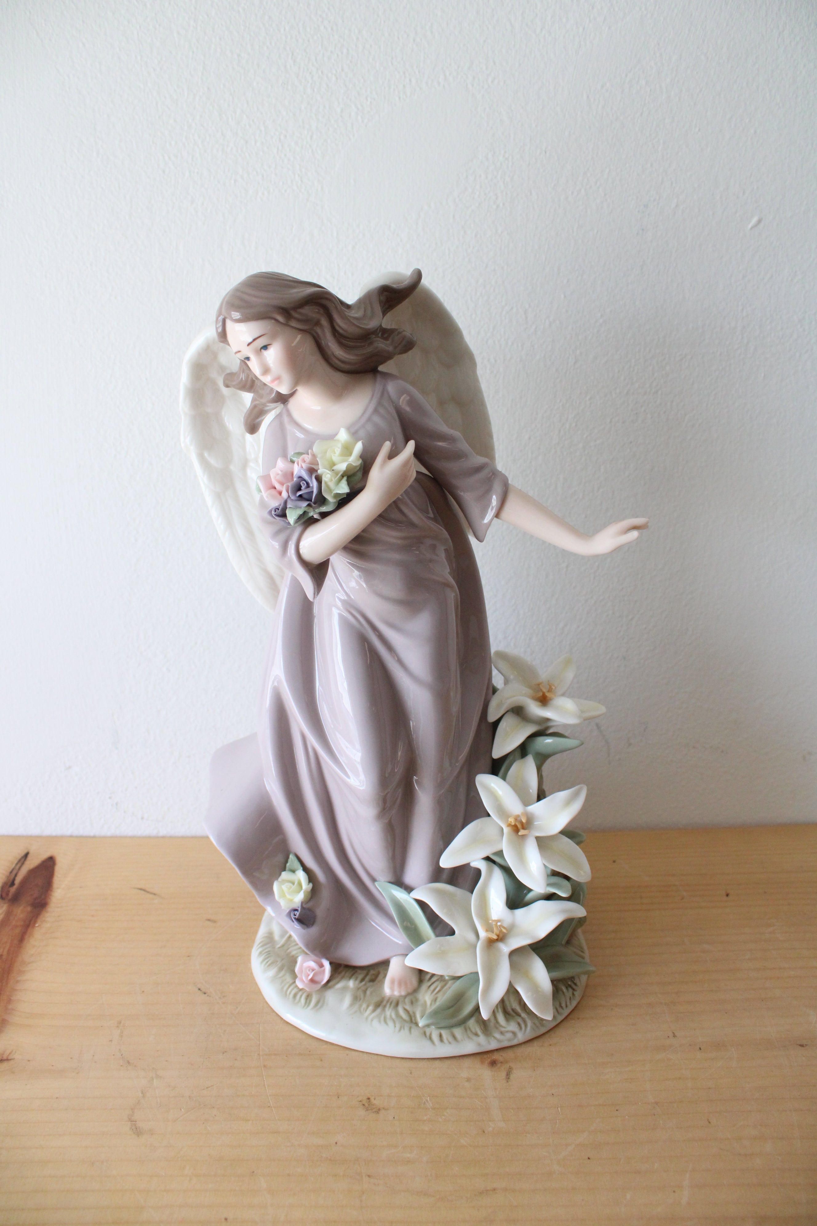 Grandeur Noel Angel Porcelain Figurine
