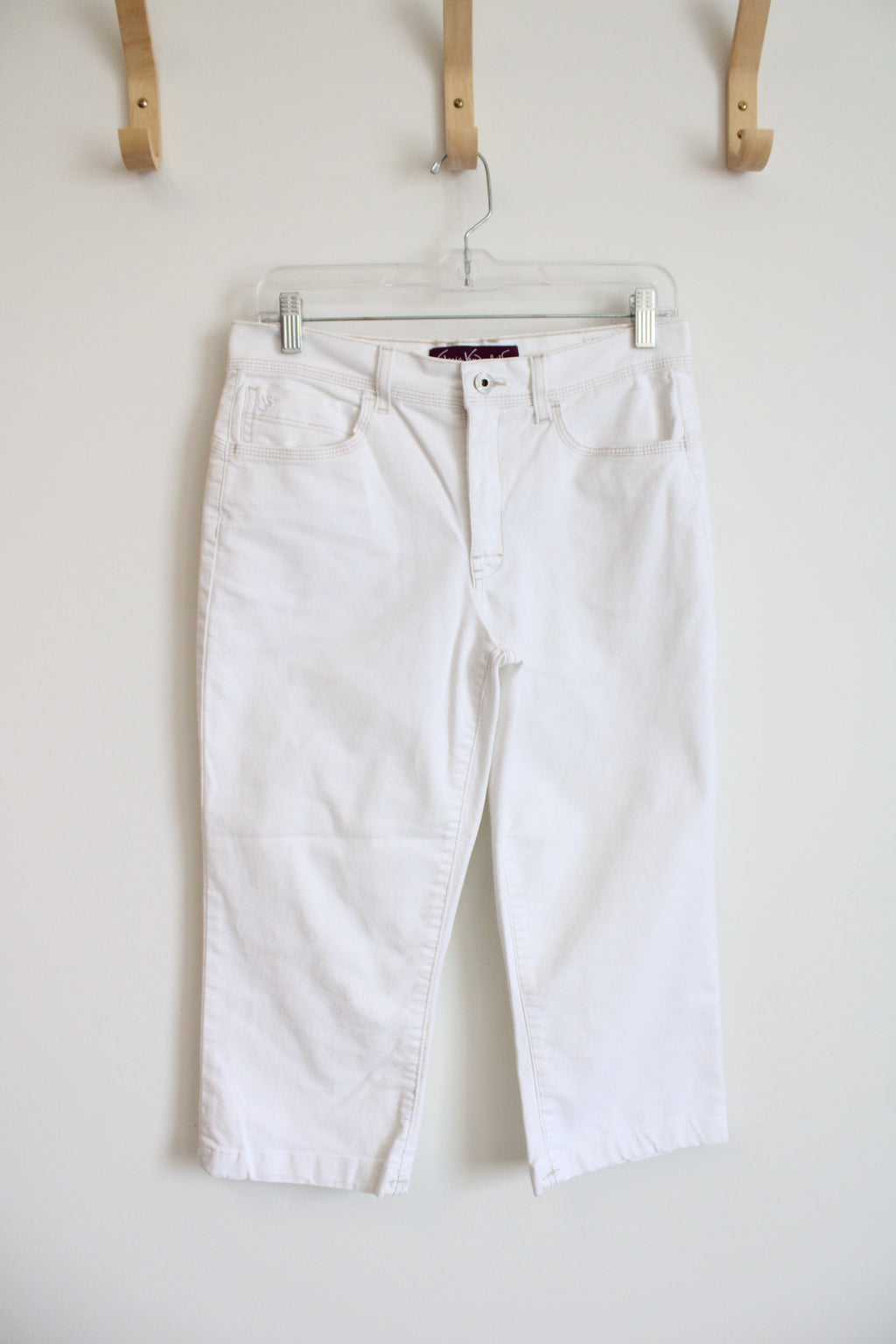 Gloria Vanderbilt White Capri Pants | 6