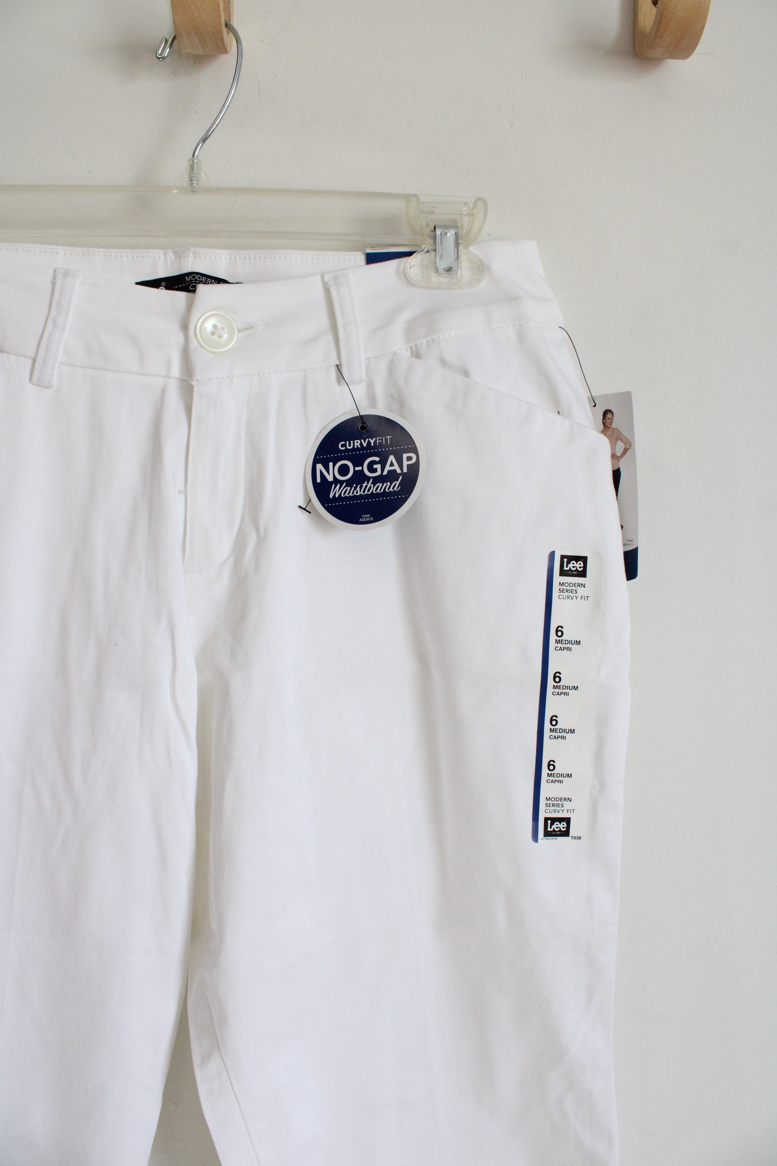 NEW Lee Curvy Fit White Capri Pants