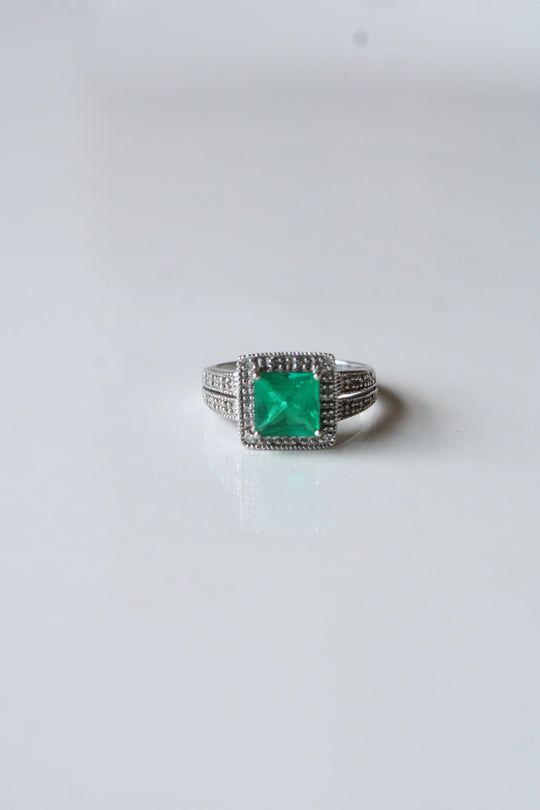 10K White Gold Emerald Square Cut Rings | Size 6.5