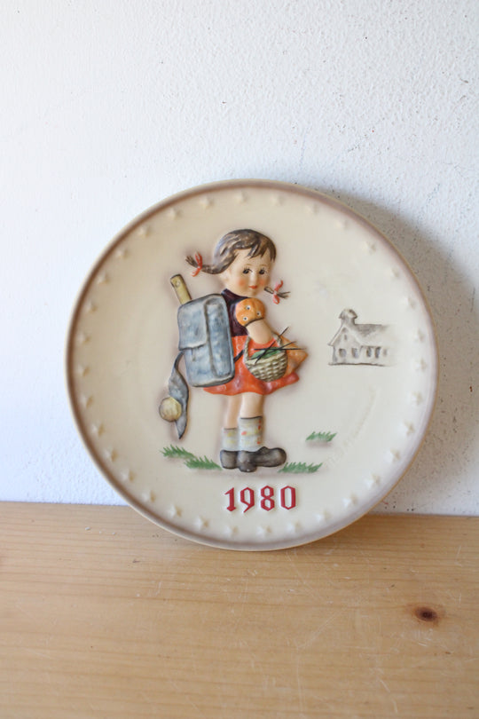 Goebel M.J. Hummel 1980 Girl With Backpack 10th Annual Decorative Plate