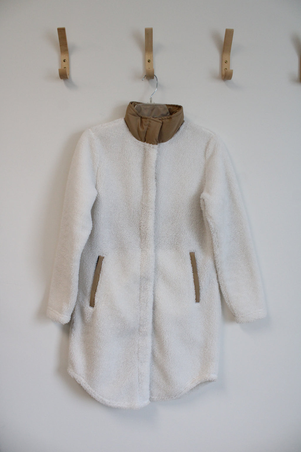 Aspen Faux White Sherpa Fuzzy Jacket | S