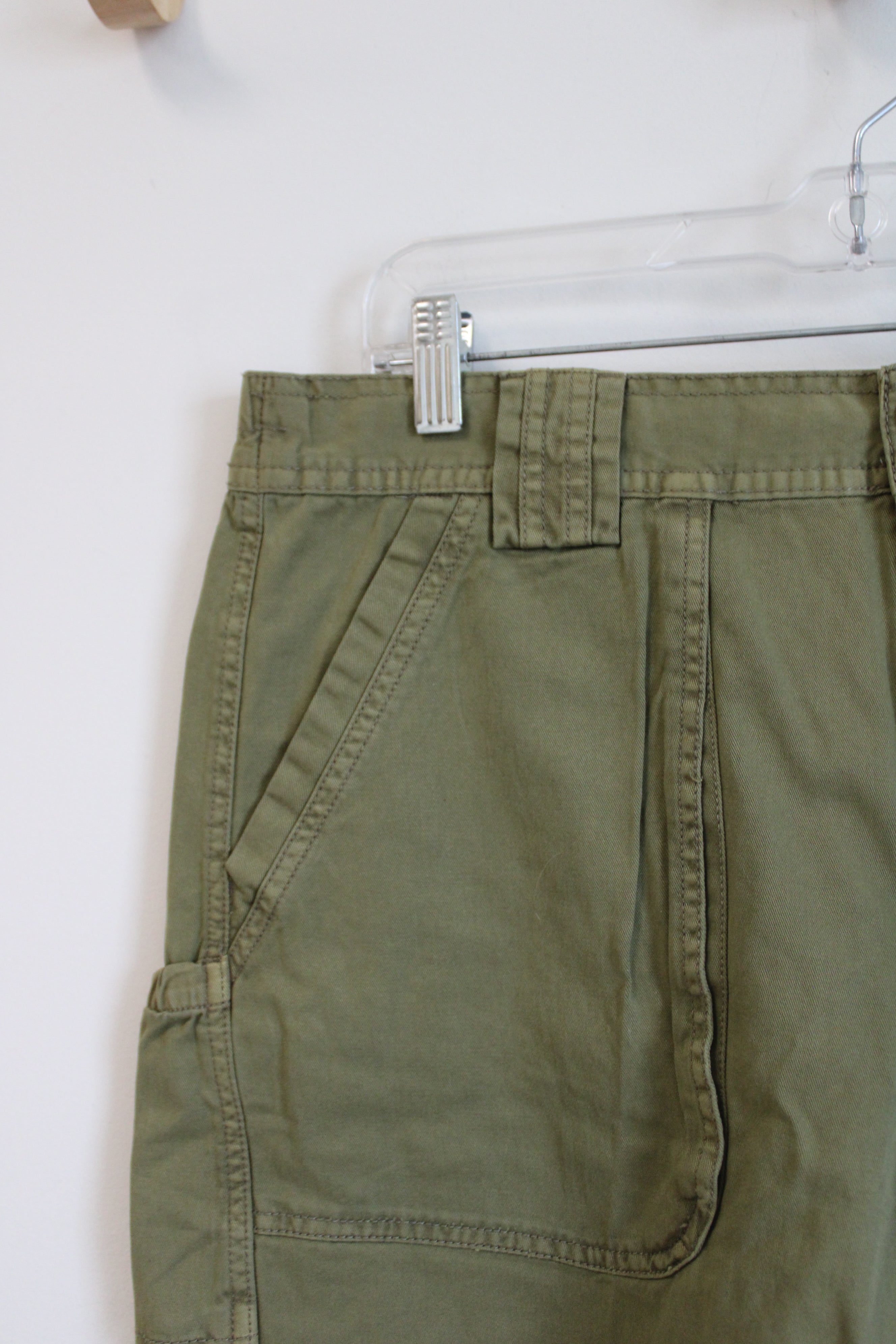 NEW White Sierra Green Cargo Chugger Shorts | L