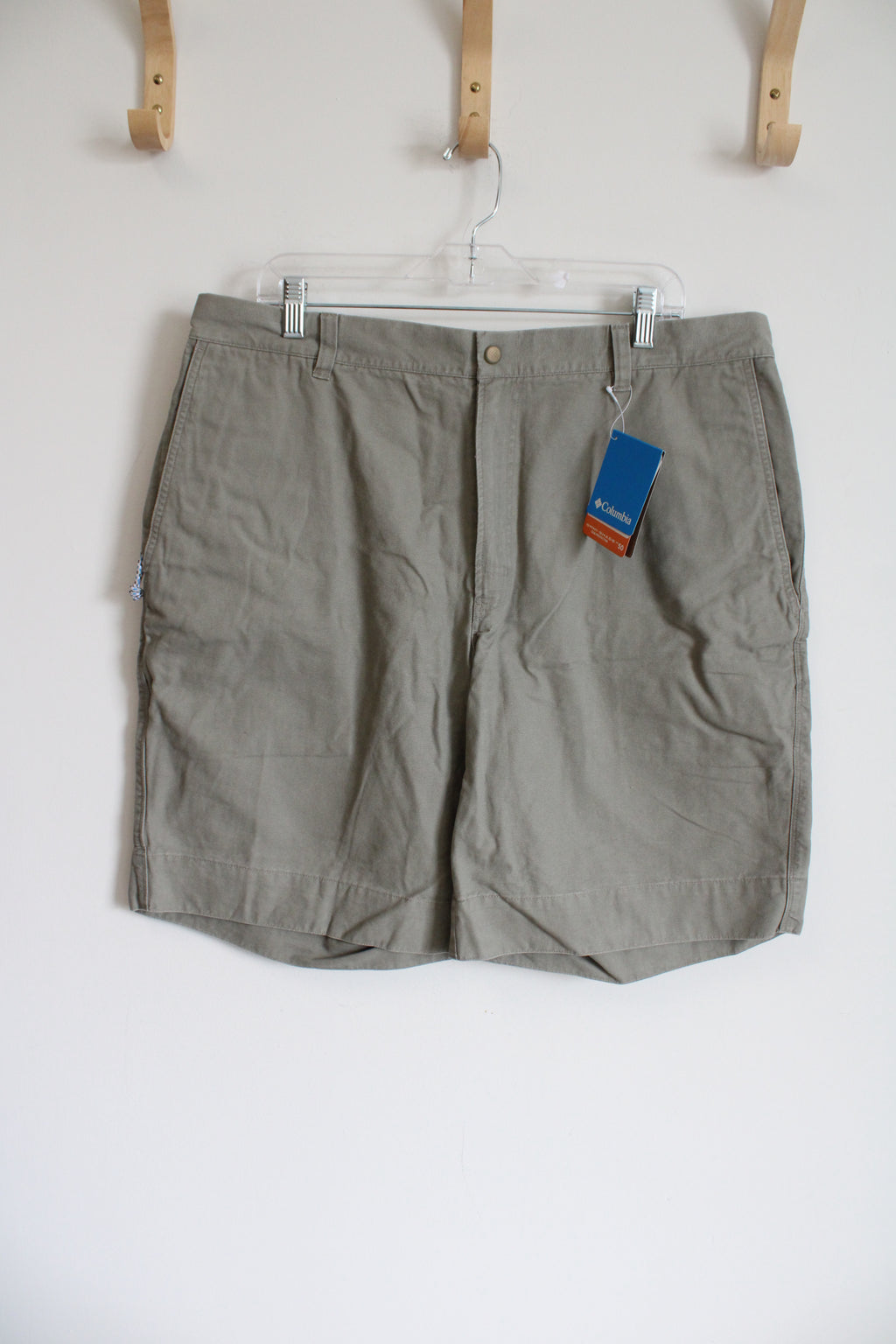 NEW Columbia Sage Green Khaki Shorts | 38