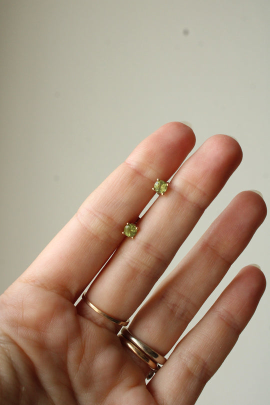 14K Yellow Gold Green Peridot Stud Earrings