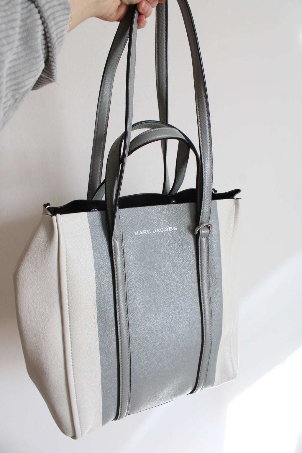 Marc Jacobs Grained Calfskin The Tag Tote White/Gray Purse
