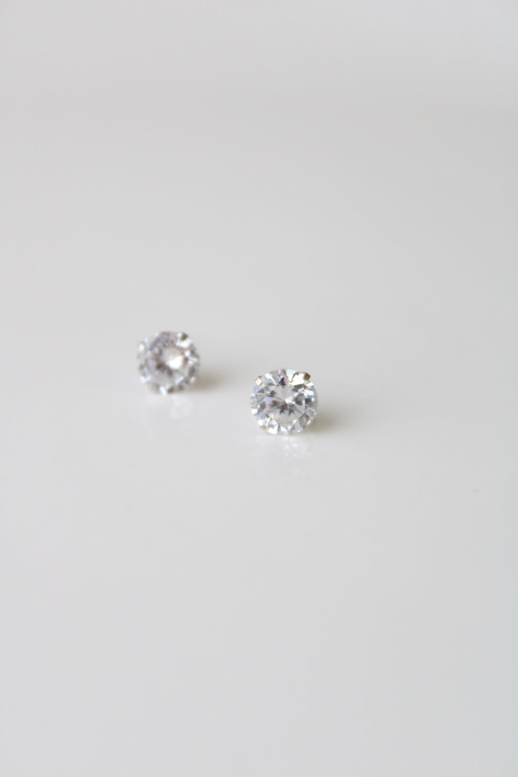 585 White Gold Stud Clear Stone Earrings