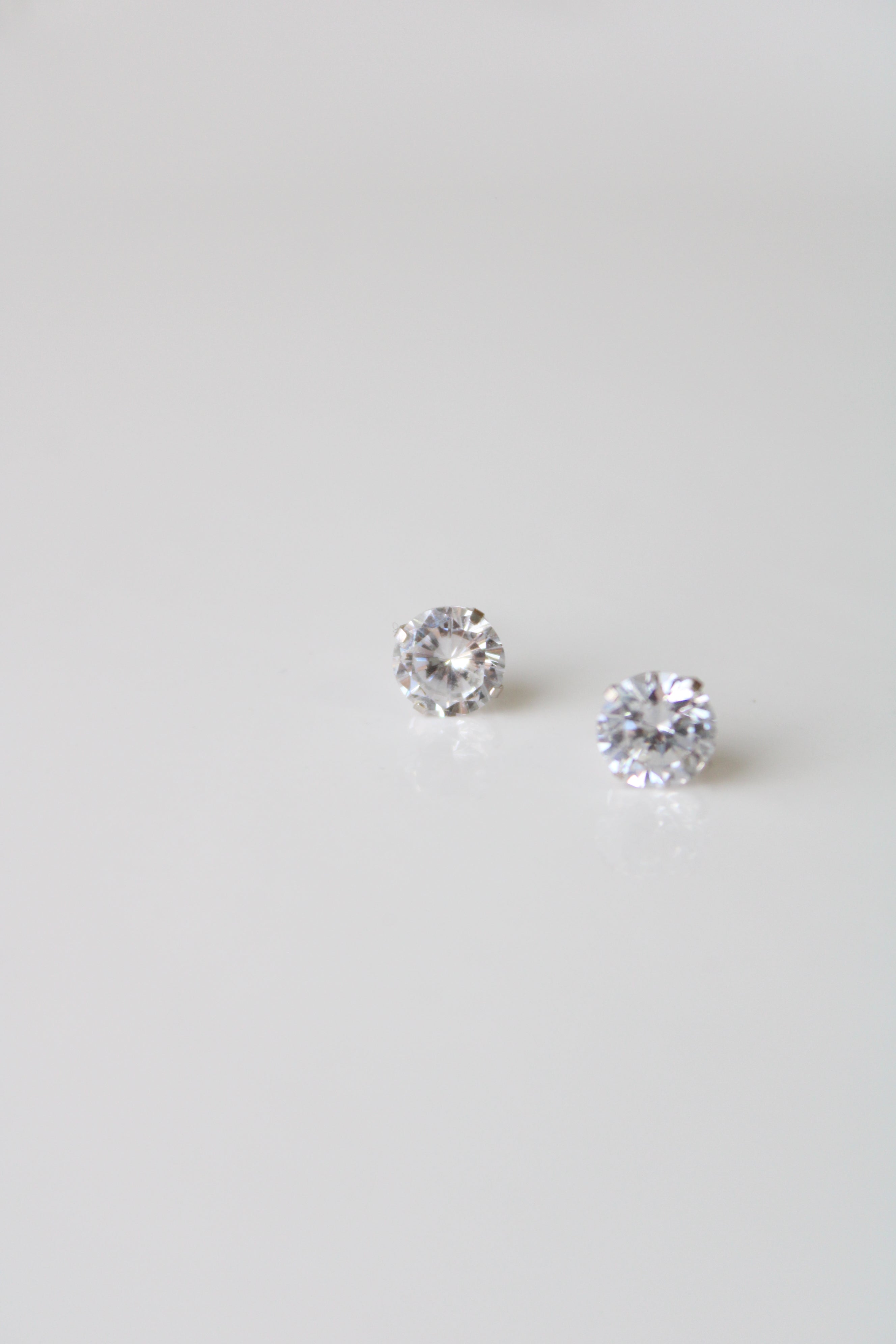 585 White Gold Stud Clear Stone Earrings
