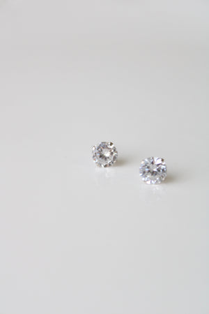 585 White Gold Stud Clear Stone Earrings