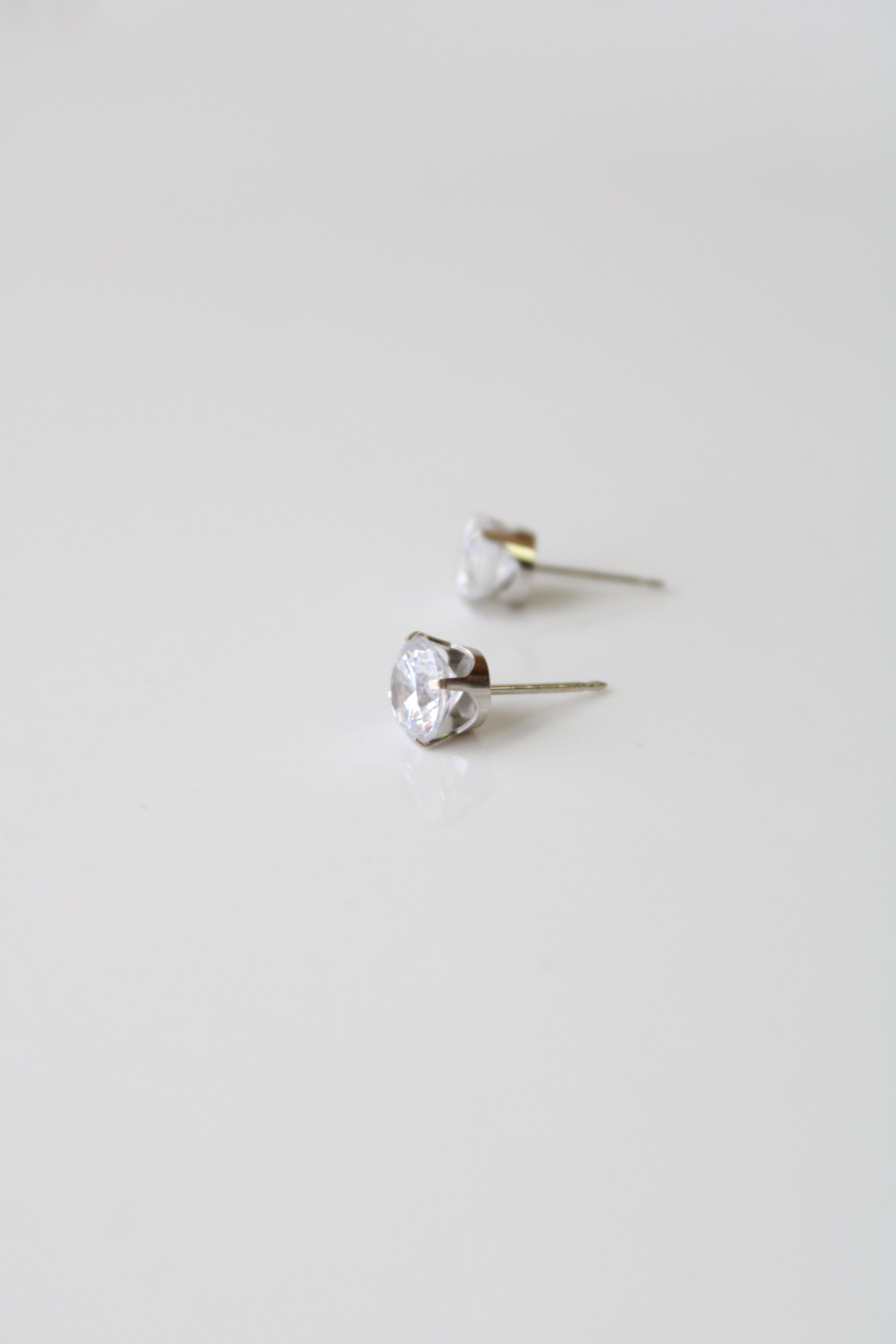 585 White Gold Stud Clear Stone Earrings