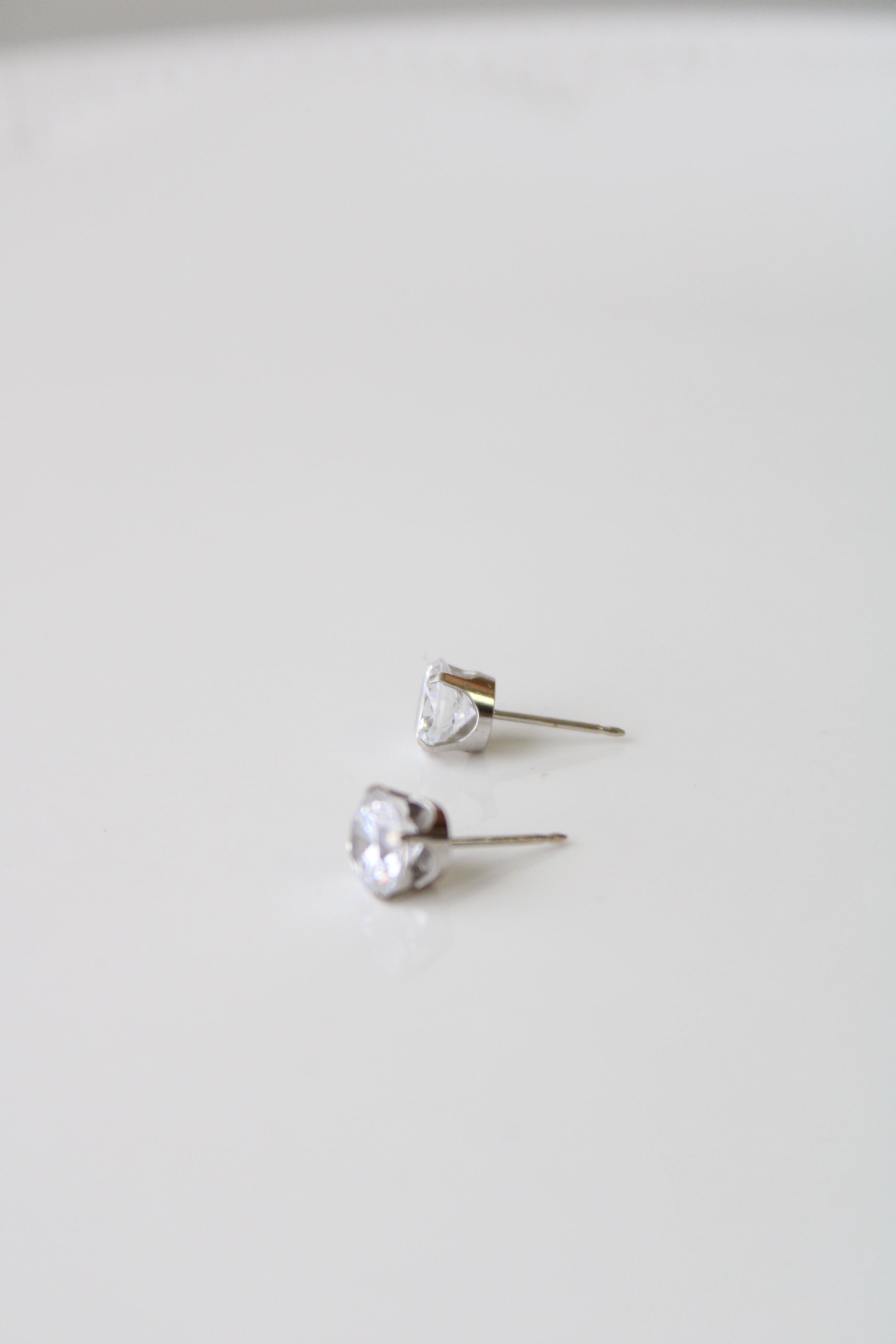 585 White Gold Stud Clear Stone Earrings