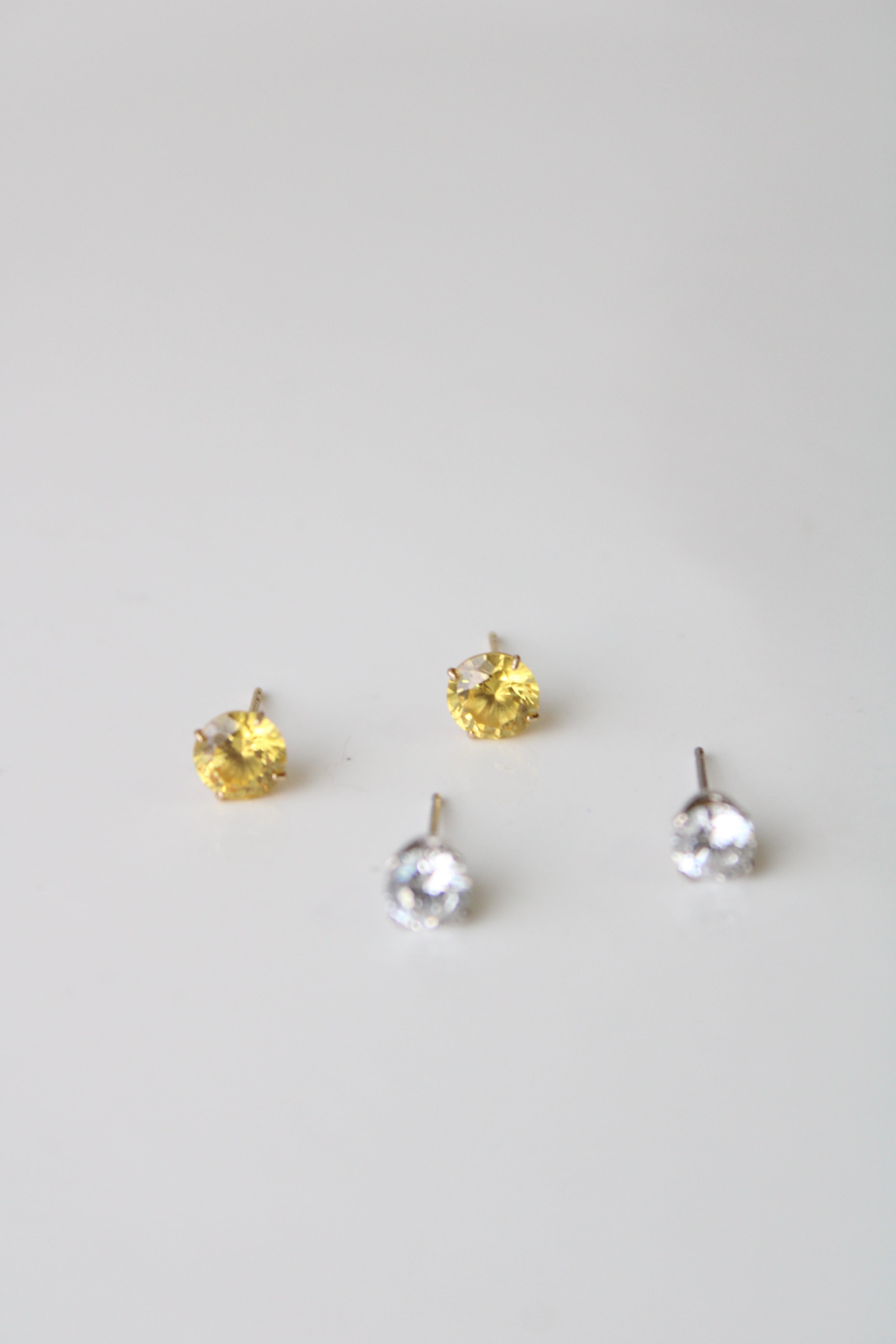 14K Gold Yellow & Clear Stone Stud Earring Pair