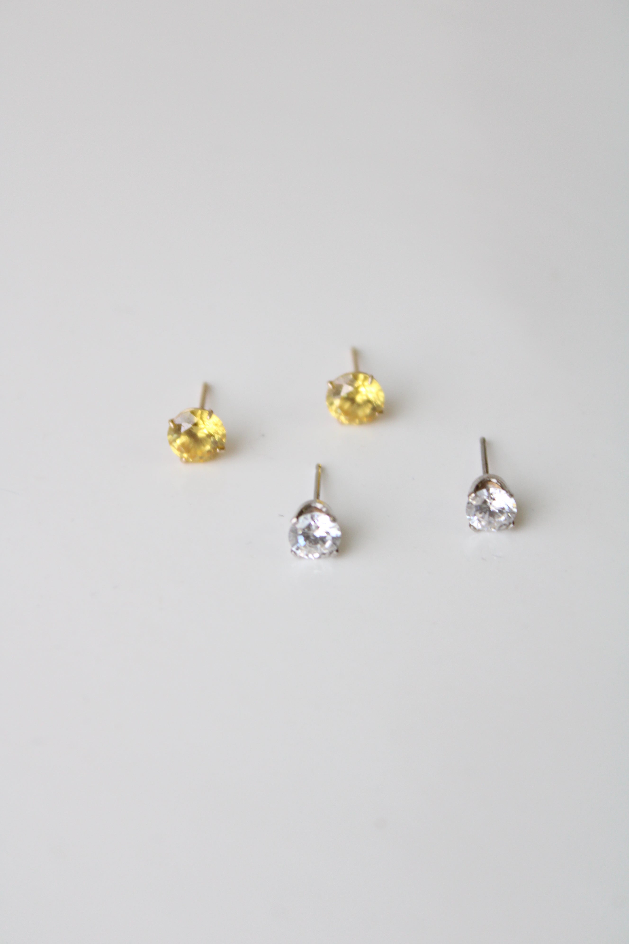 14K Gold Yellow & Clear Stone Stud Earring Pair