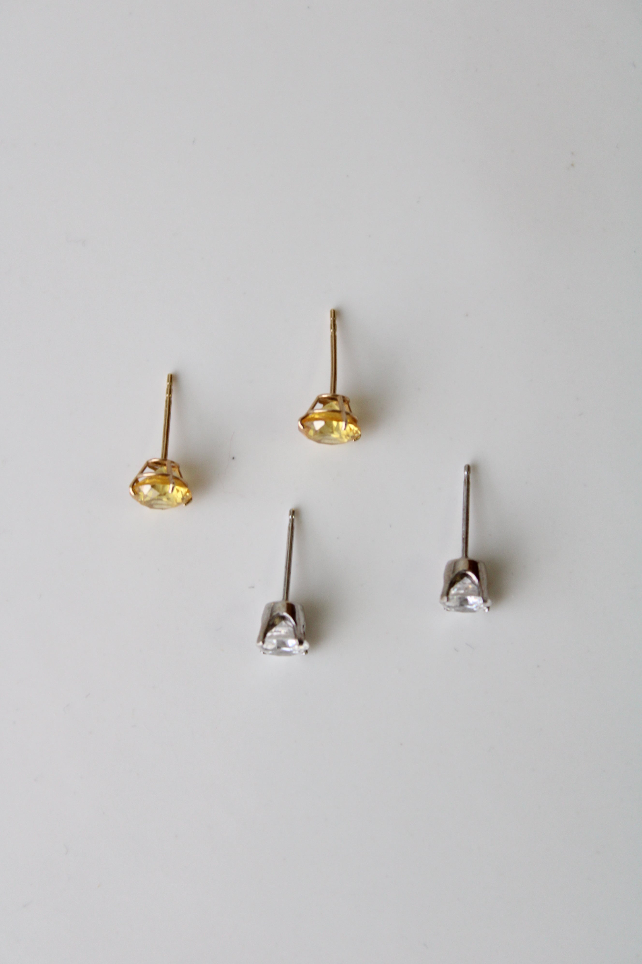 14K Gold Yellow & Clear Stone Stud Earring Pair