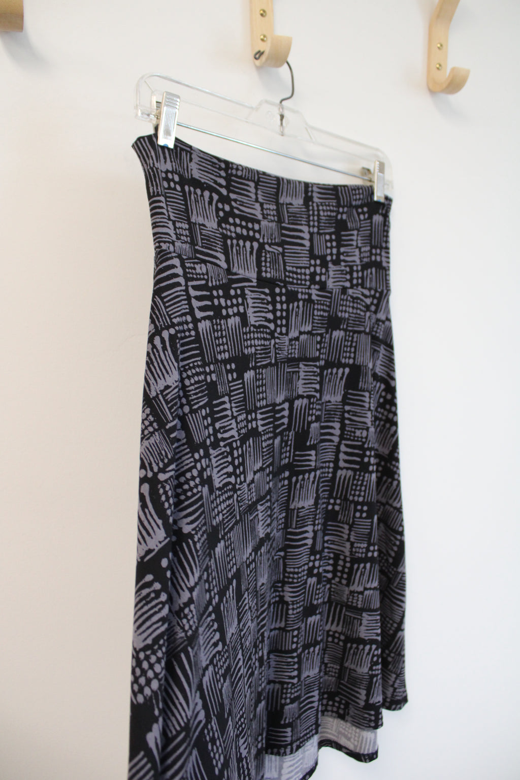 LuLaRoe Black & Gray Patterned Skirt | S