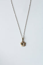 14K White Gold Flower Pendant Necklace