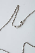 14K White Gold Flower Pendant Necklace