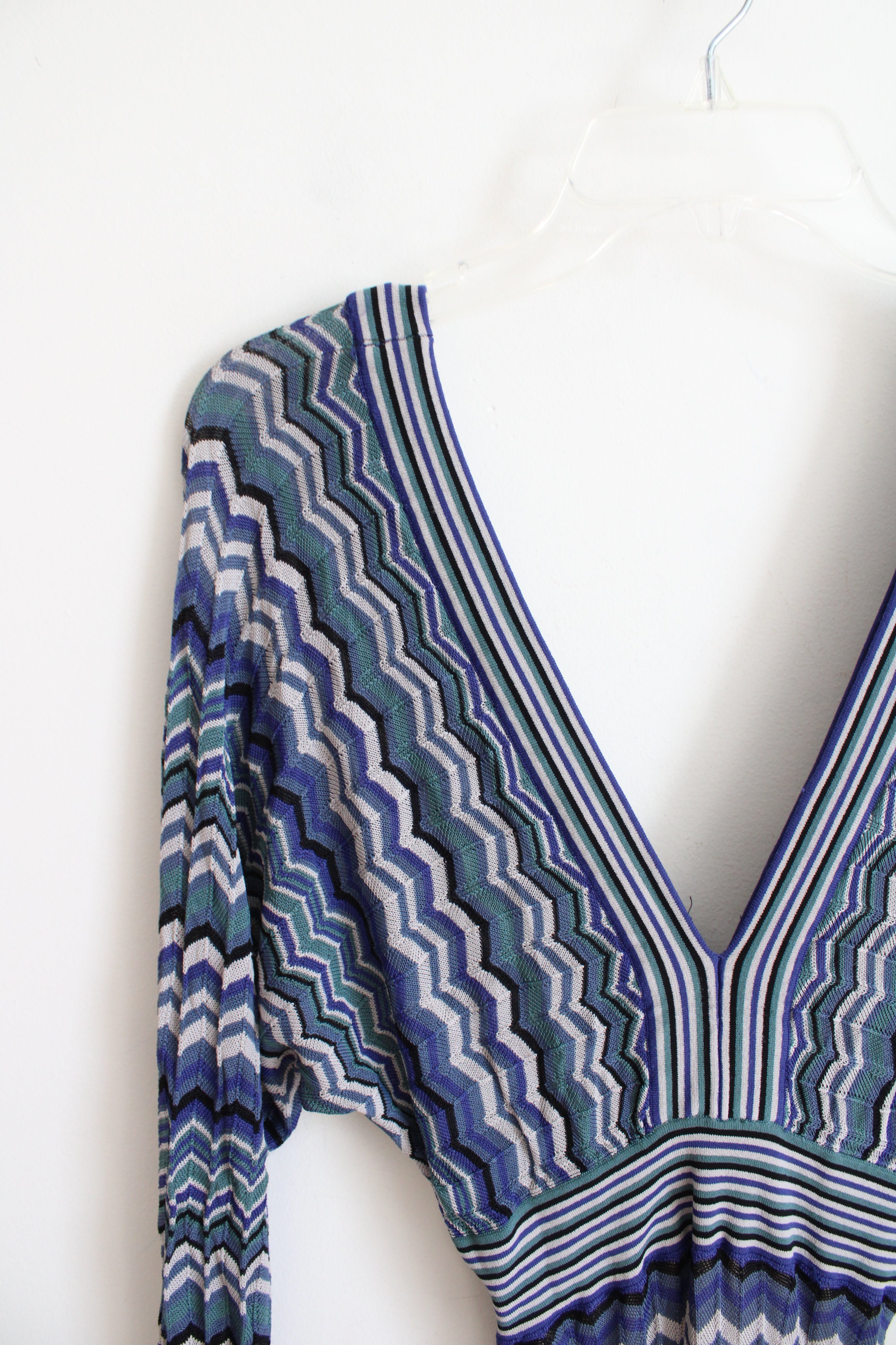 Guess By Marciano Blue Gray & Black Chevron Knit Fitted Long Sleeved D – Jubilee Thrift