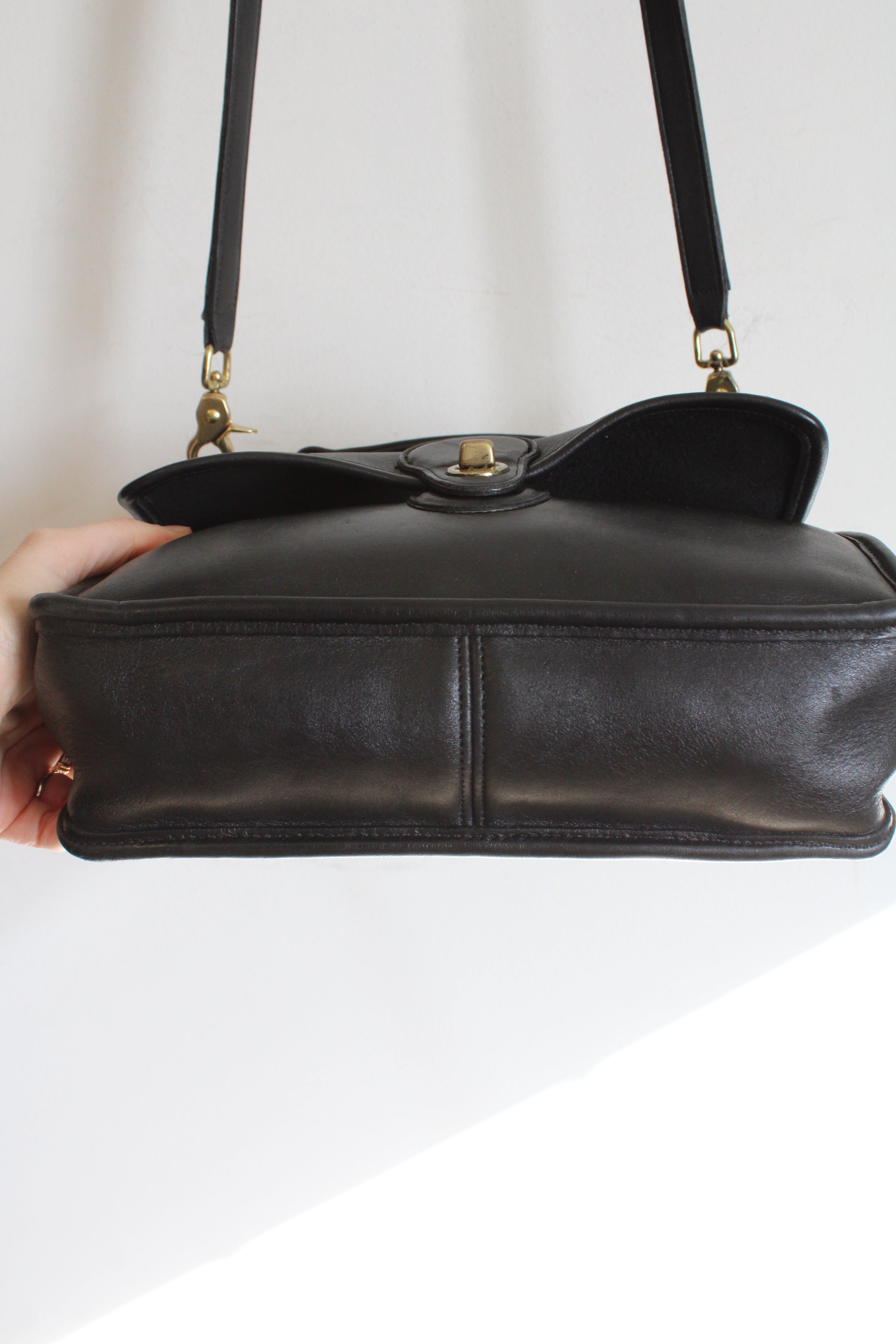 Coach Vintage Willis 9927 Black Leather Crossbody Bag