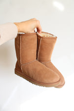 UGG Classic Short Boot In Chestnut | Size 5
