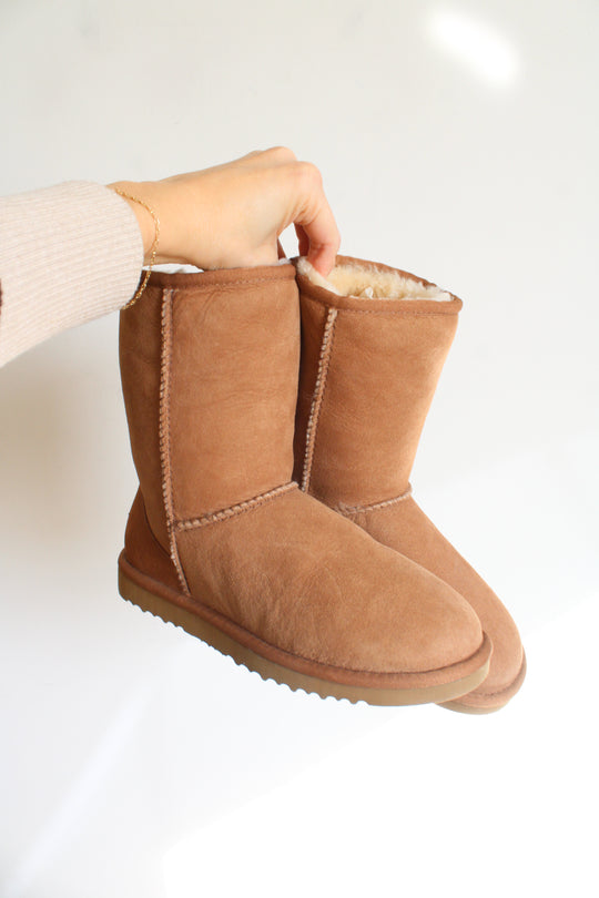 UGG Classic Short Boot In Chestnut | Size 5