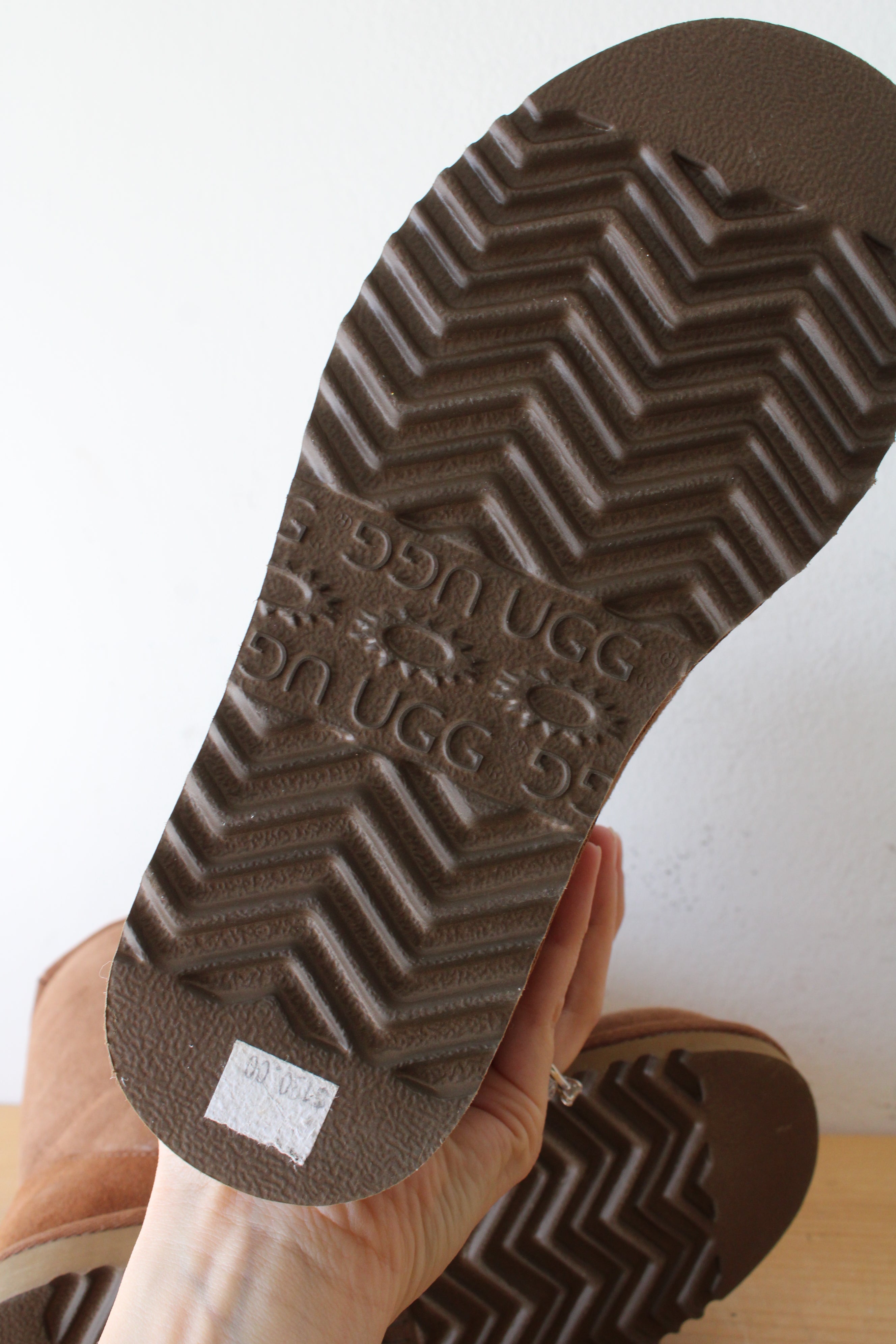 UGG Classic Short Boot In Chestnut | Size 5