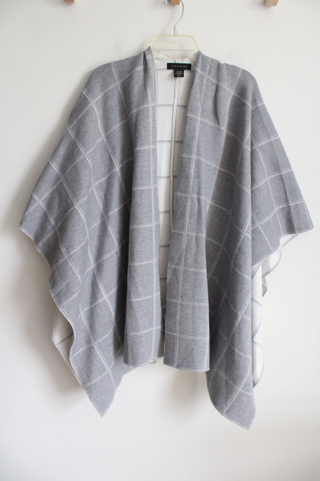 Tahari Gray White Windowpane Thick Knit Shawl | One Size