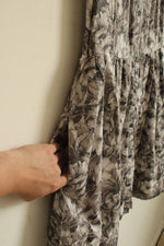 Gap Gray & White Floral Fit & Flare Pocket Dress | 2