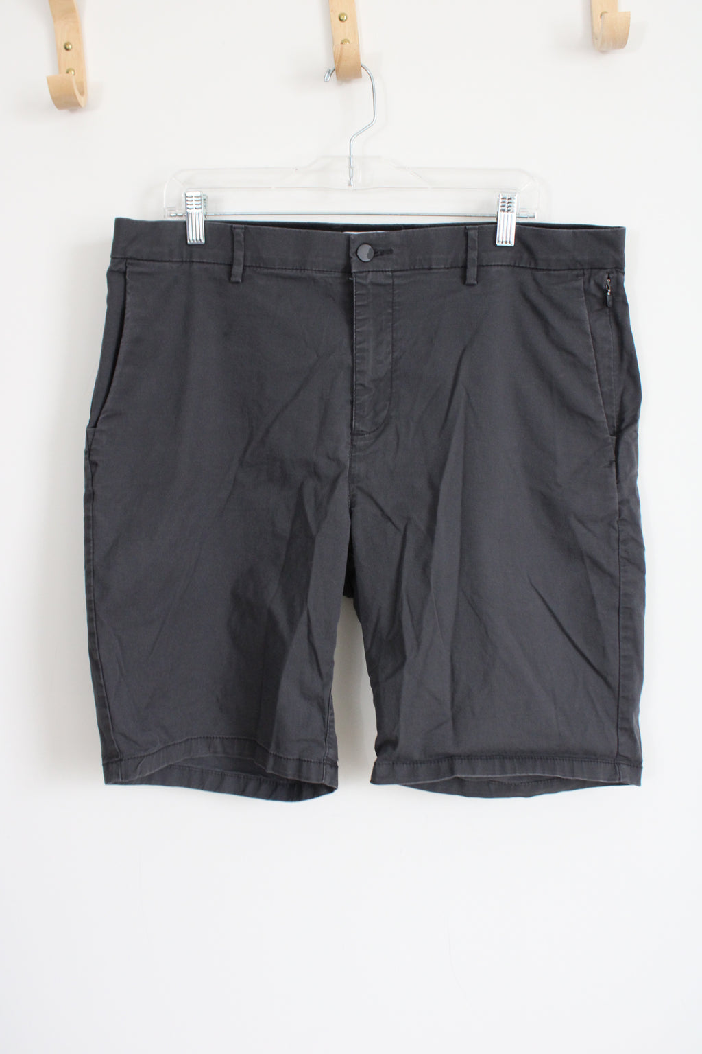 Old Navy Ultimate Tech Slim Dark Gray Chino Shorts | 38