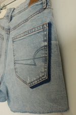 NEW American Eagle Light wash 4" Perfect Short | 2