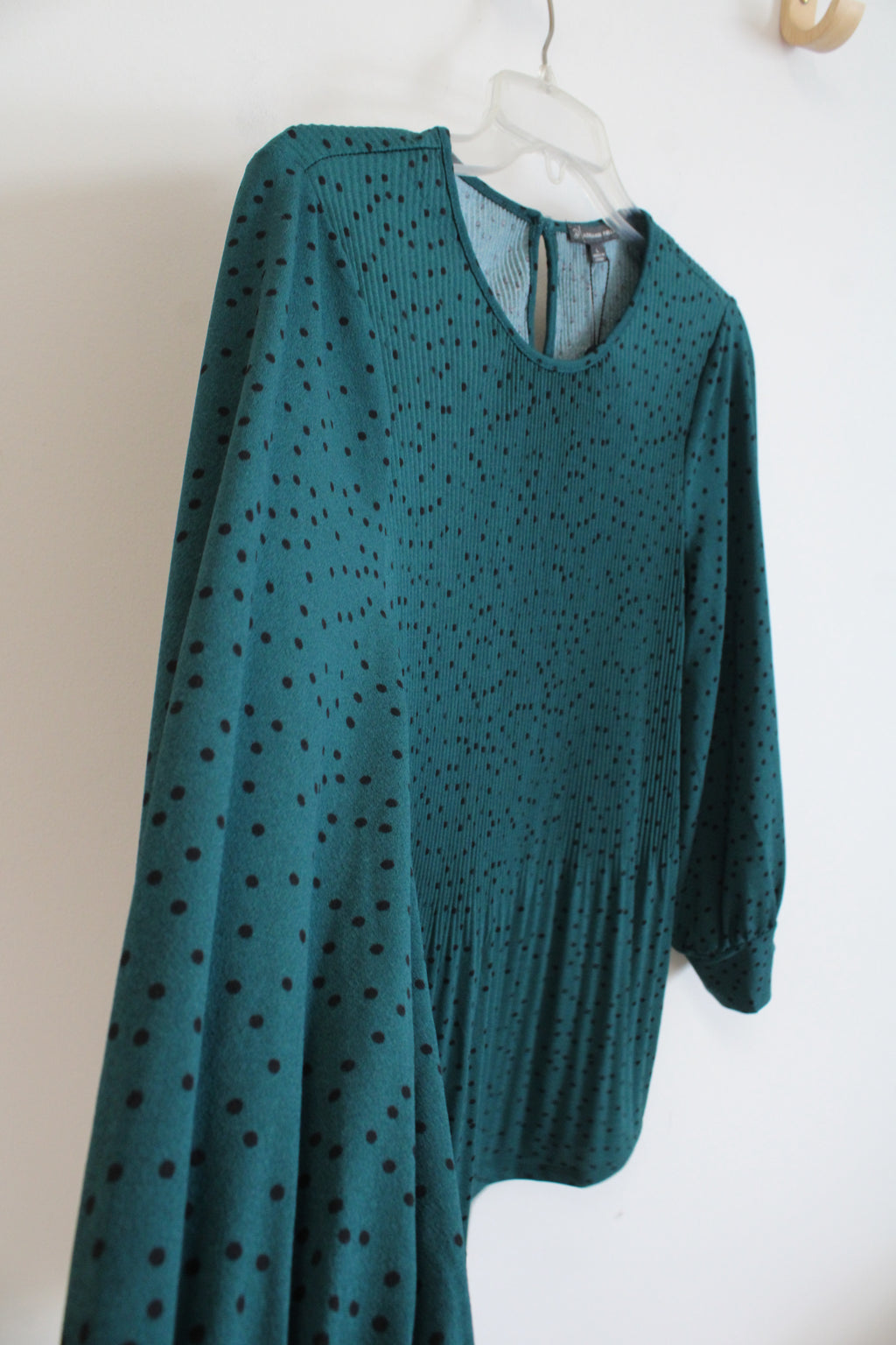 NEW Adrianna Papell Green & Black Dotted Pleated Long Sleeved Top | L