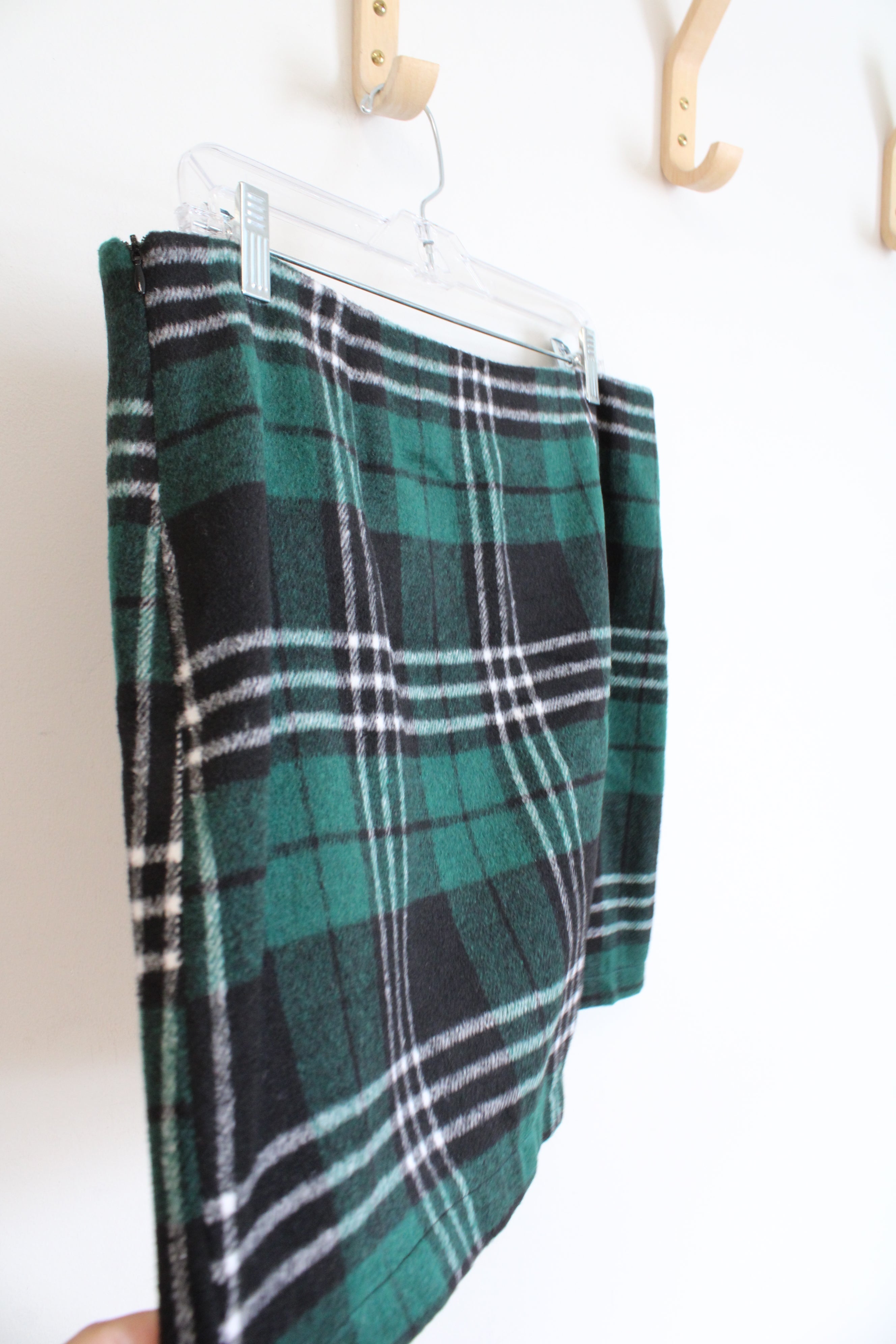 NEW (i) Green Black & White Plaid Fuzzy Mini Skirt | L