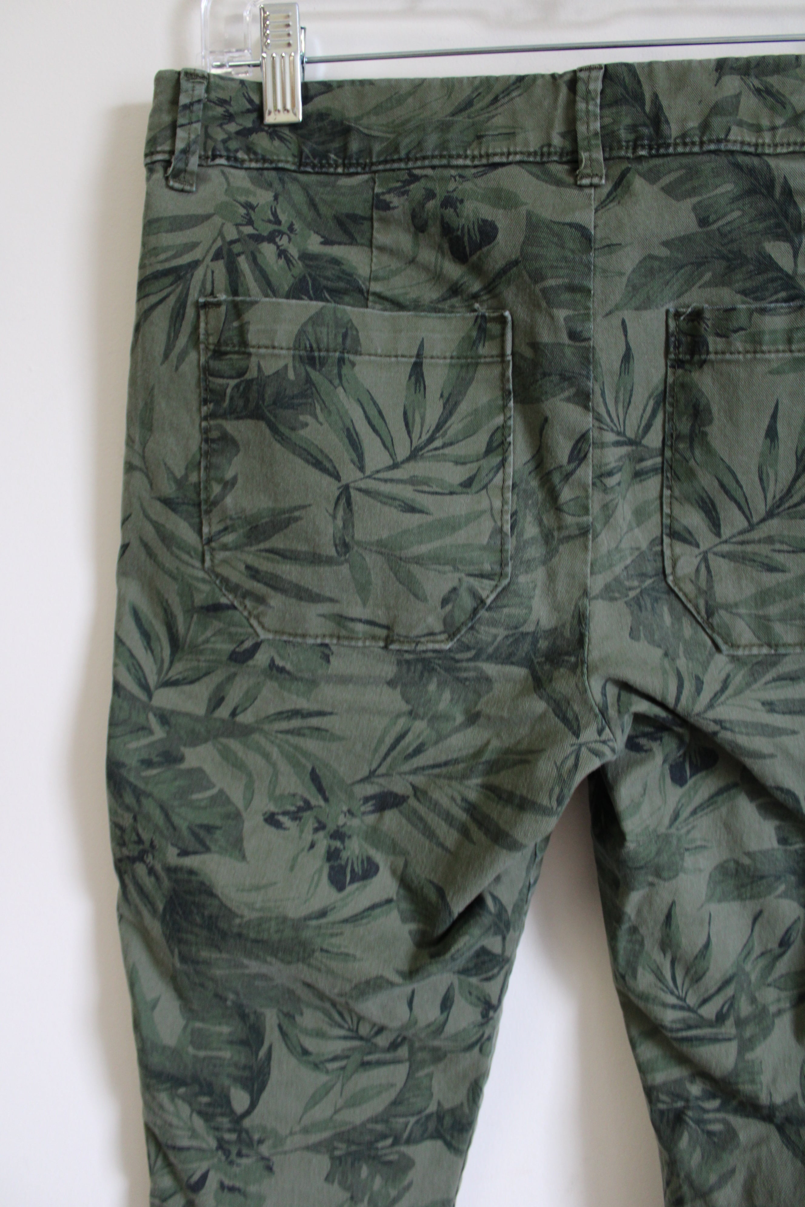 Old Navy Pixie Green Tropical Pant | 4