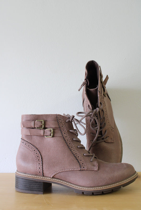 Cliffs by White Mountain Lace-Up Ankle Brown Boot | Size 7 1/2