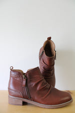 earth. Nadya Round Toe Casual Medium Brown Leather Booties | Size 7.5W