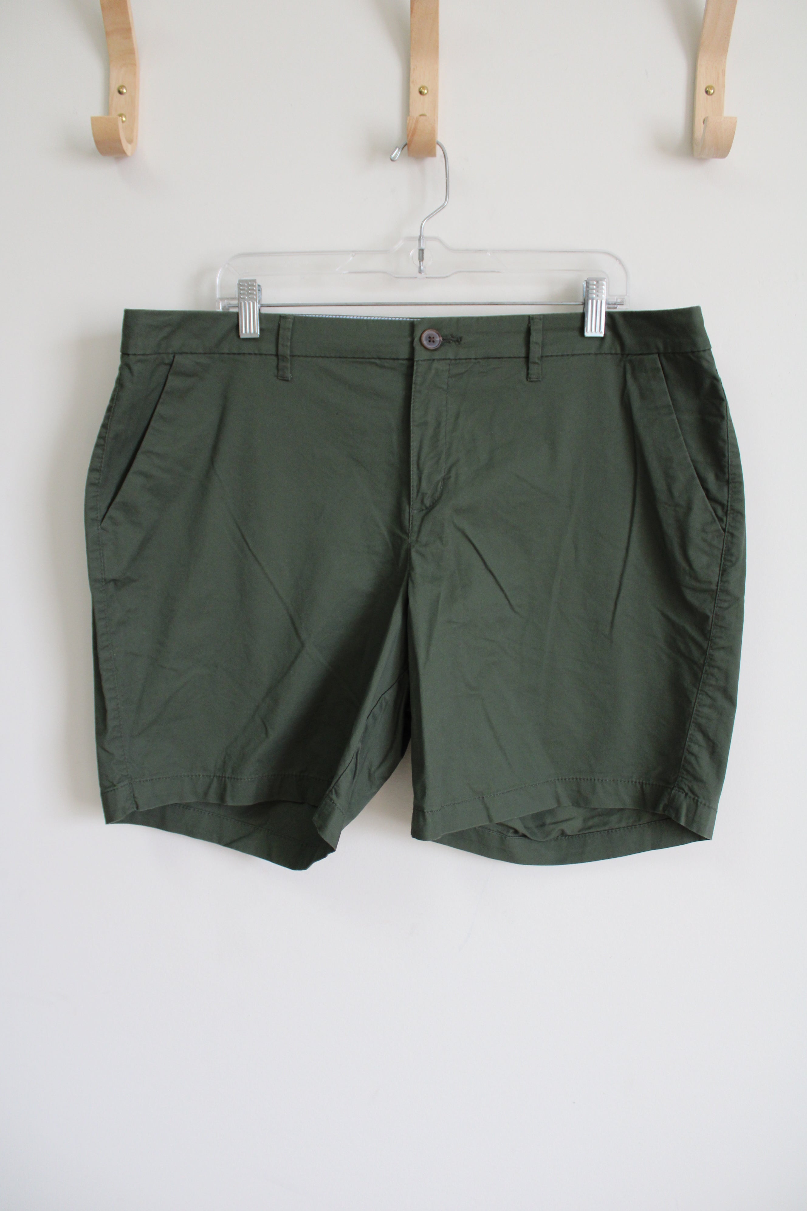 Old Navy Green Everyday Short | 16