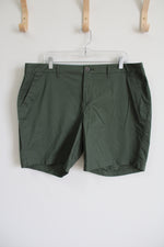 Old Navy Green Everyday Short | 16