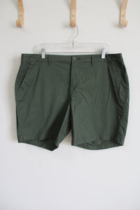 Old Navy Green Everyday Short | 16