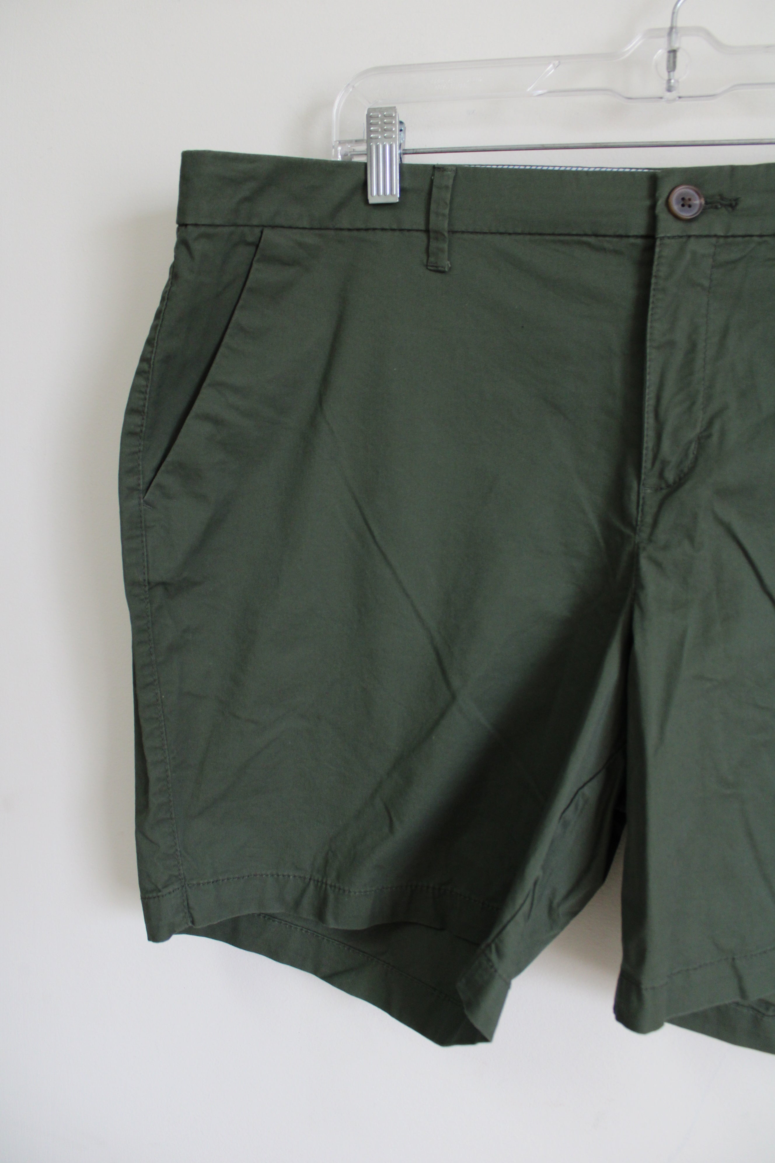 Old Navy Green Everyday Short | 16